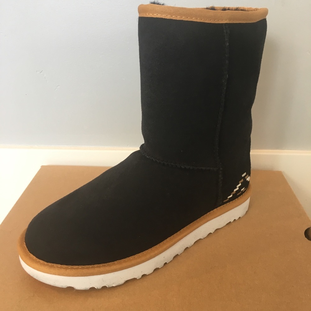 Ugg Suede Classic Rustic Black Ankle Booties Sz 6 - Picture 3 of 8